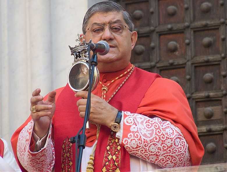 Il Cardinale Sepe e la teca di San Gennaro