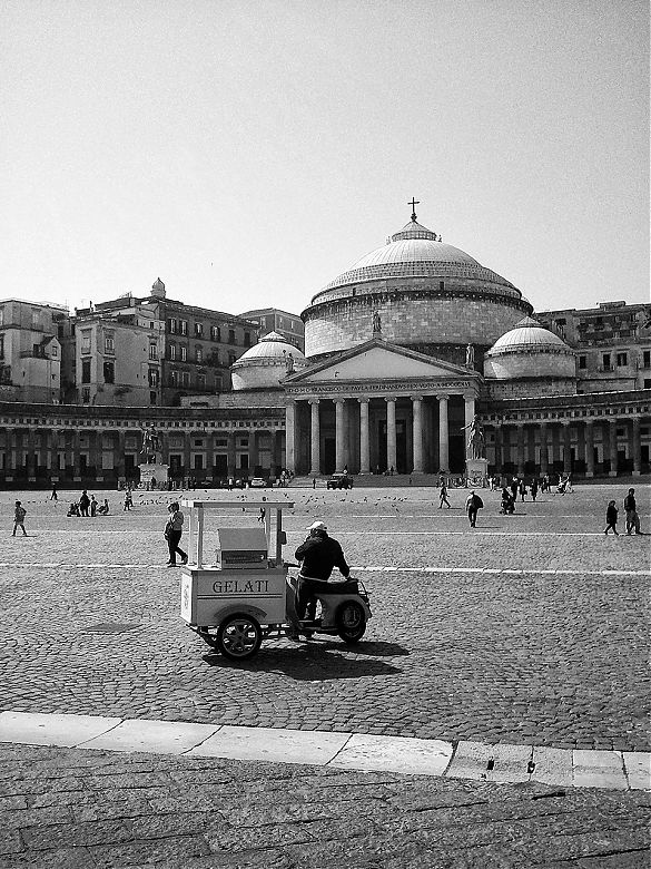 Napoli Piazza del Plebiscito in Bianco e Nero