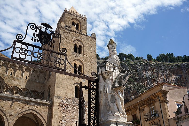 Ingresso del Duomo di Cefalù